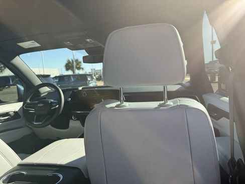 New 2025 Chevrolet Suburban Premier image 37