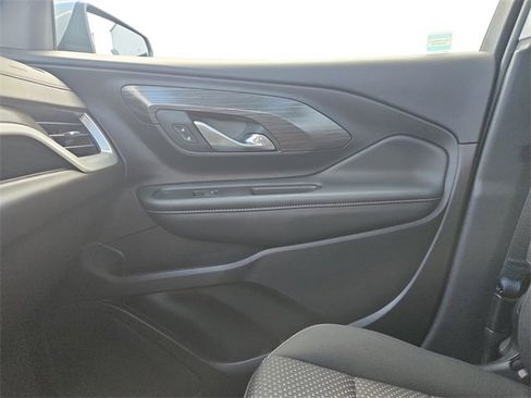 Used 2024 GMC Terrain SLE w/ Driver Convenience Package image 11