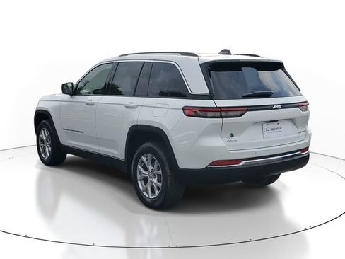 Used 2022 Jeep Grand Cherokee Limited w/ Trailer Tow Prep Group (B) AWD/4WD image 3