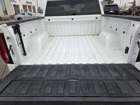 Used 2025 GMC Sierra 1500 SLT AWD/4WD image 12