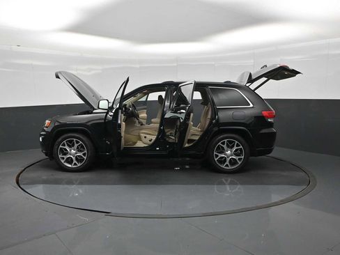 Used 2020 Jeep Grand Cherokee Overland AWD/4WD image 29