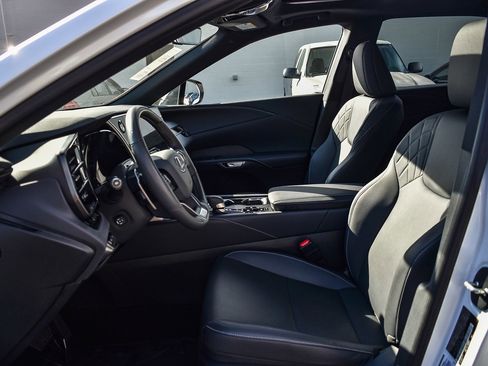 Used 2025 Lexus RX 350h w/ Convenience Package image 17