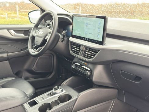 Used 2025 Ford Escape Platinum AWD/4WD image 28