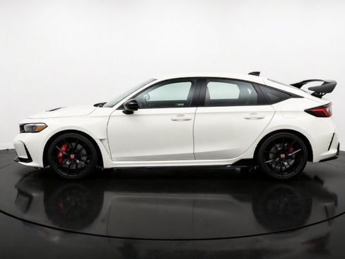 Used 2023 Honda Civic Type R image 2
