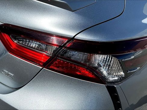 Used 2024 Toyota Camry SE image 32