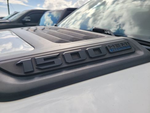 Used 2023 RAM 1500 Laramie AWD/4WD image 9