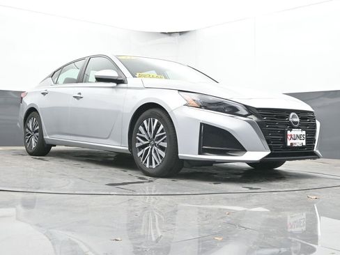 Used 2023 Nissan Altima 2.5 SV FWD image 46