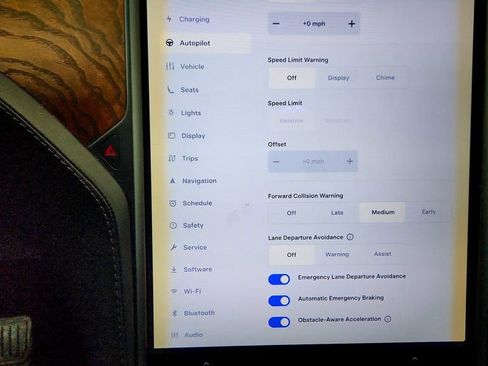 Used 2018 Tesla Model X 100D image 23