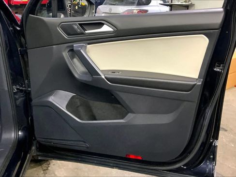 Used 2020 Volkswagen Tiguan SEL image 23