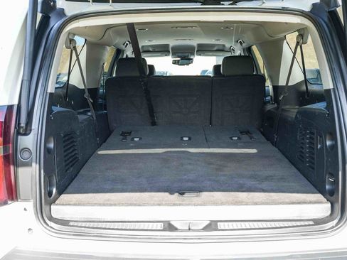 Used 2020 Chevrolet Suburban LT image 27