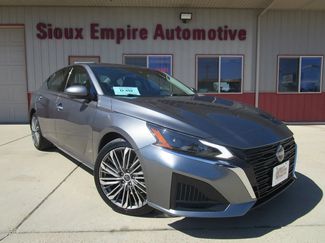 Used 2023 Nissan Altima 2.5 SL AWD/4WD video 1