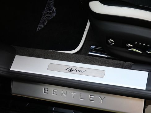 Used 2022 Bentley Flying Spur Plug-In Hybrid AWD/4WD image 22