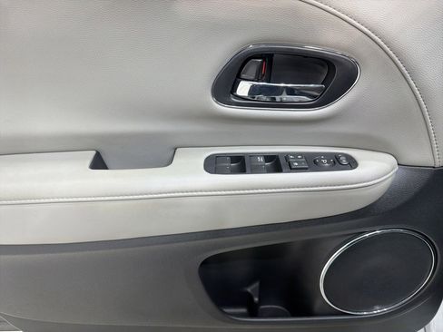 Used 2019 Honda HR-V Touring image 15