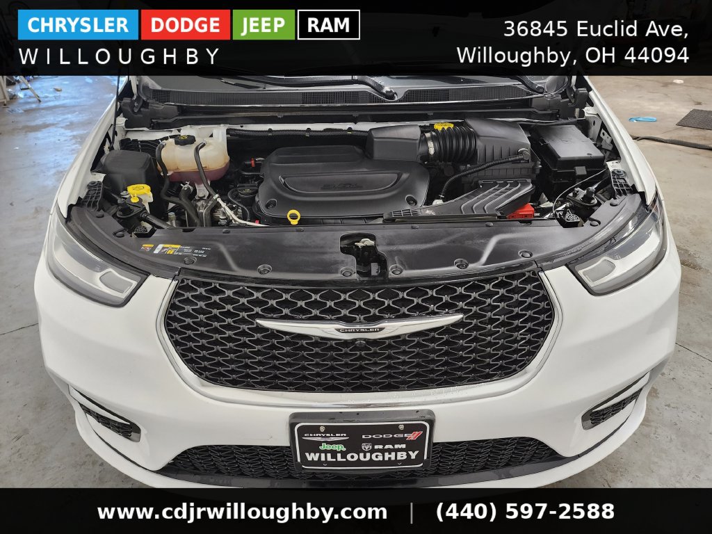 Used 2024 Chrysler Pacifica Touring-L FWD image 37