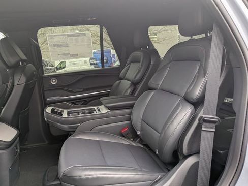New 2026 Lincoln Navigator Reserve w/ Jet Appearance Package AWD/4WD image 13