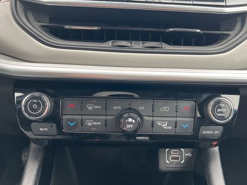 Used 2025 Jeep Compass Limited image 20