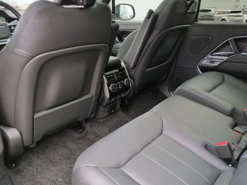 New 2026 Land Rover Range Rover Long Wheelbase SE AWD/4WD image 18