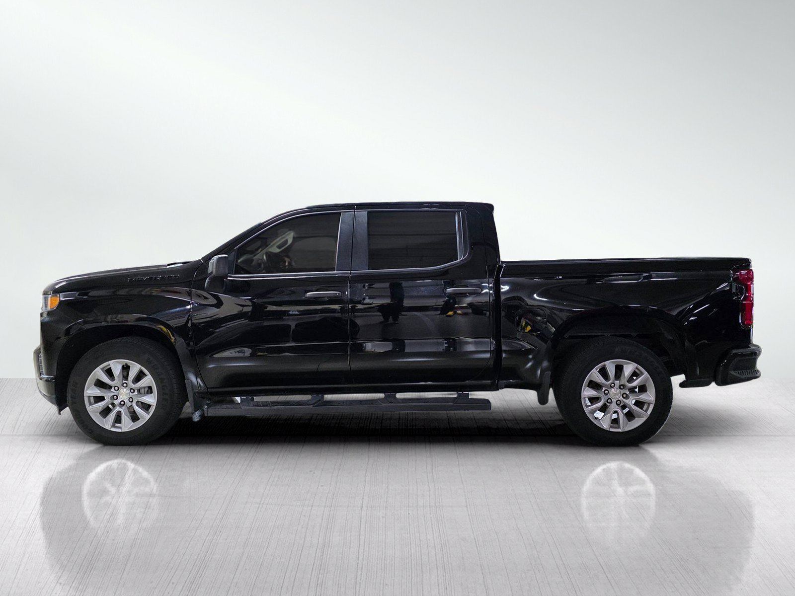 Used 2021 Chevrolet Silverado 1500 Custom w/ LPO, Dark Essentials Package RWD image 4
