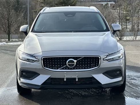 Used 2025 Volvo V60 B5 Cross Country Plus image 23