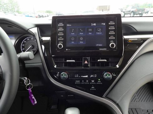 Used 2023 Toyota Camry SE image 17