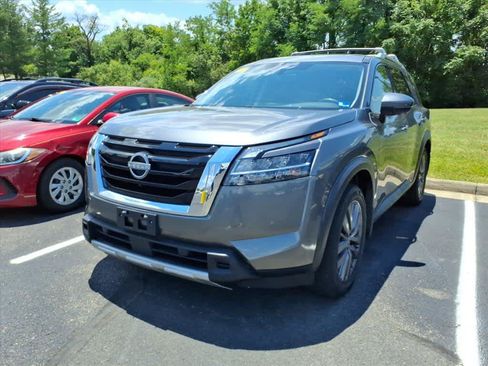 Used 2023 Nissan Pathfinder SL w/ SL Premium Package AWD/4WD image 3