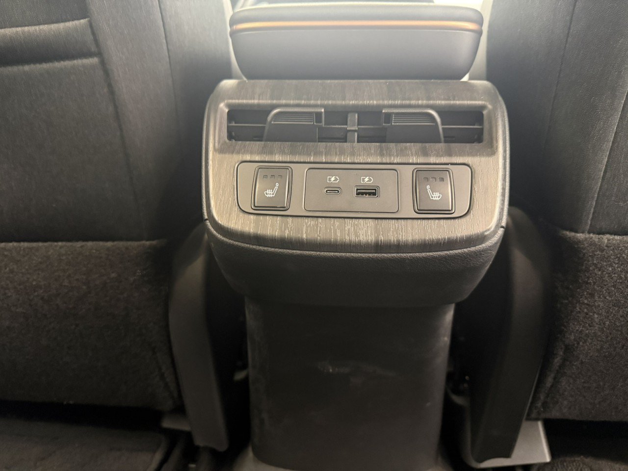 Used 2024 Nissan Ariya AWD image 14