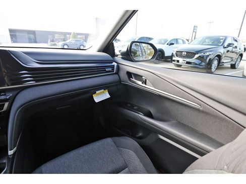 Used 2026 Toyota Camry LE image 8