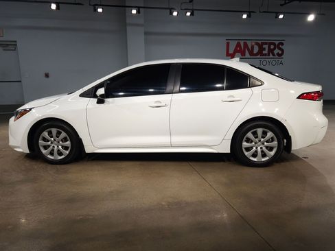 Used 2022 Toyota Corolla LE FWD image 4