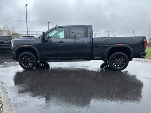 Used 2024 GMC Sierra 2500 AT4 w/ Technology Package AWD/4WD image 2
