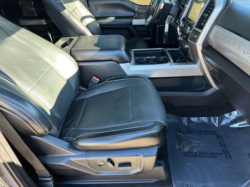 Used 2018 Ford F350 Lariat w/ Chrome Package image 13