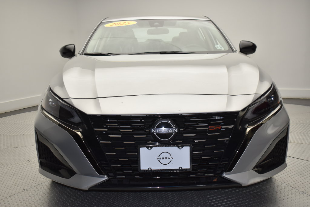 Used 2025 Nissan Altima 2.5 SR FWD image 2