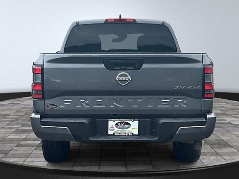 Used 2023 Nissan Frontier SV image 5
