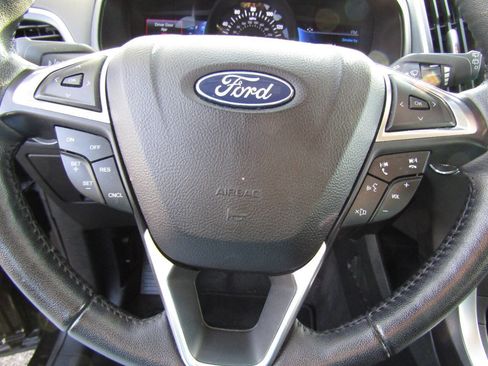 Used 2023 Ford Edge SEL image 16