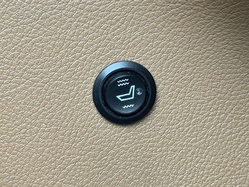 Used 2014 Jeep Wrangler Unlimited Sahara w/ Connectivity Group AWD/4WD image 35