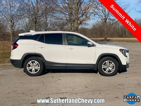 Used 2024 GMC Terrain SLE image 8