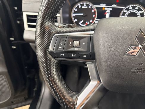 Used 2024 Mitsubishi Outlander SE image 40