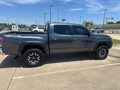 Used 2022 Toyota Tacoma TRD Off-Road AWD/4WD image 5
