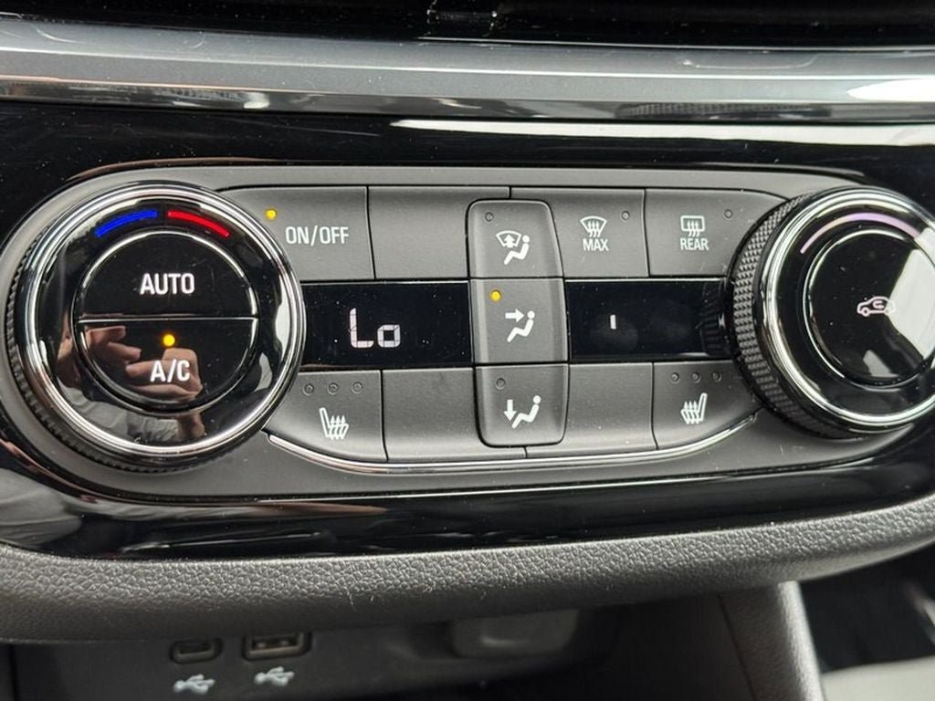 Used 2026 Buick Envista Sport Touring w/ Convenience I Package FWD image 22
