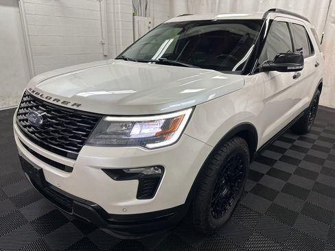 Used 2018 Ford Explorer Sport w/ Equipment Group 401A image 4