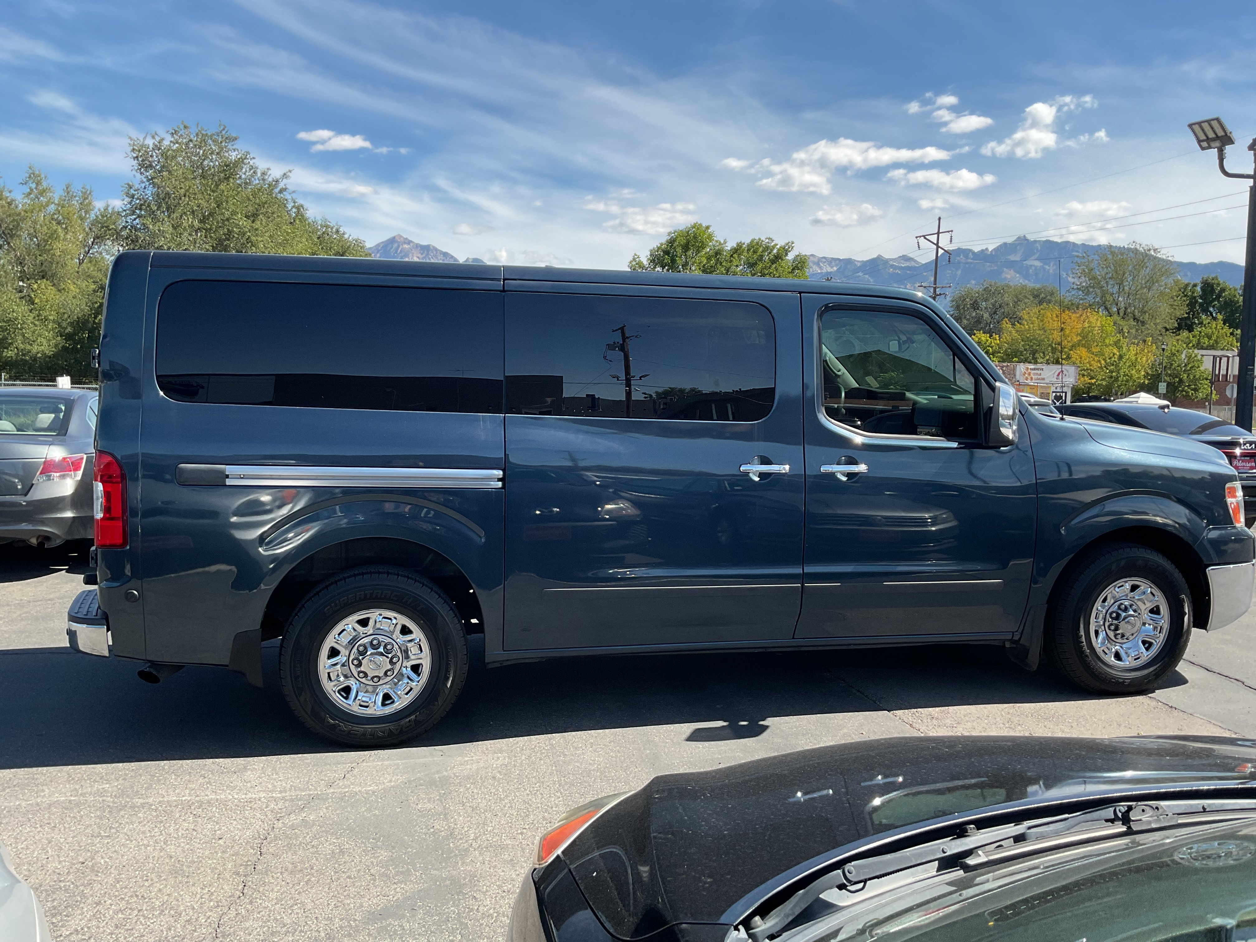 Used 2017 Nissan NV 3500 SL RWD image 4