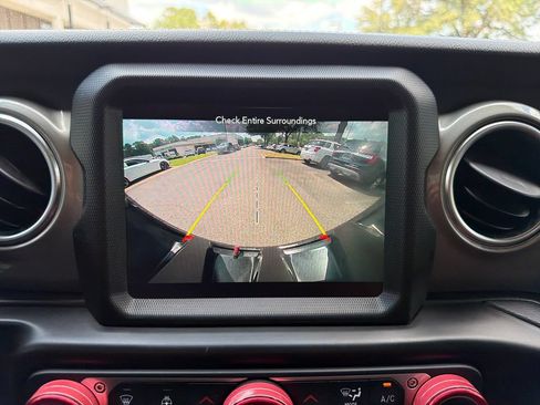 Used 2022 Jeep Wrangler Unlimited Sahara w/ Cold Weather Group AWD/4WD image 8