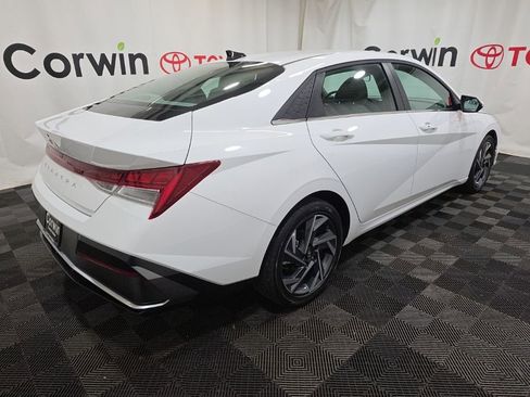 Used 2025 Hyundai Elantra SEL image 10