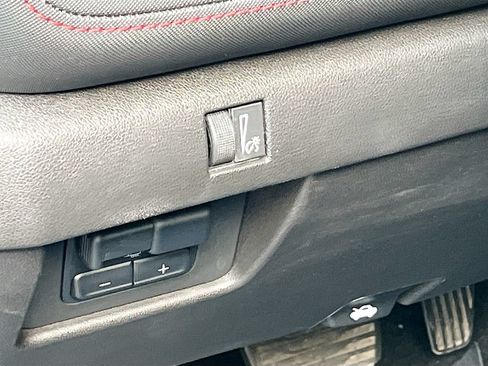 Used 2024 Chevrolet Colorado Z71 w/ Z71 Convenience Package 2 AWD/4WD image 10