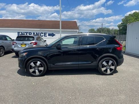 Used 2021 Volvo XC40 T5 Momentum w/ Premium Package AWD/4WD image 4