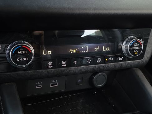 Used 2024 Mitsubishi Outlander SE image 15