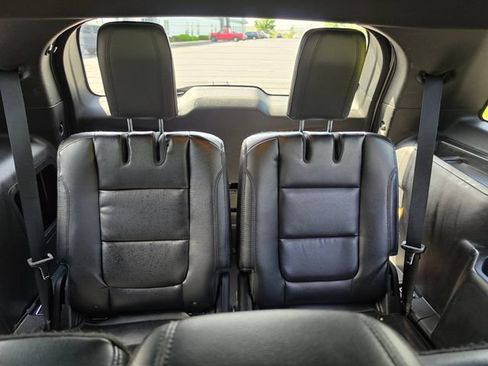 Used 2016 Ford Explorer XLT w/ Equipment Group 202A FWD image 40