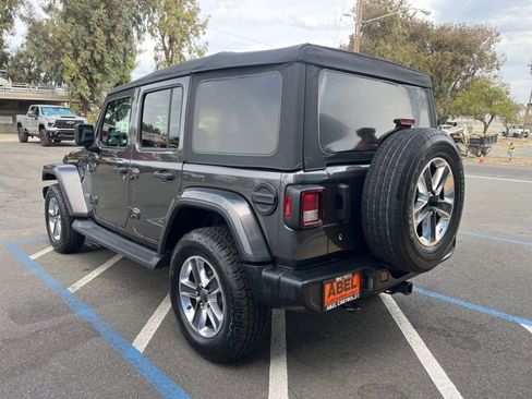 Used 2018 Jeep Wrangler Unlimited Sahara image 8