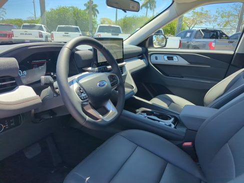 New 2026 Ford Explorer Active RWD image 2
