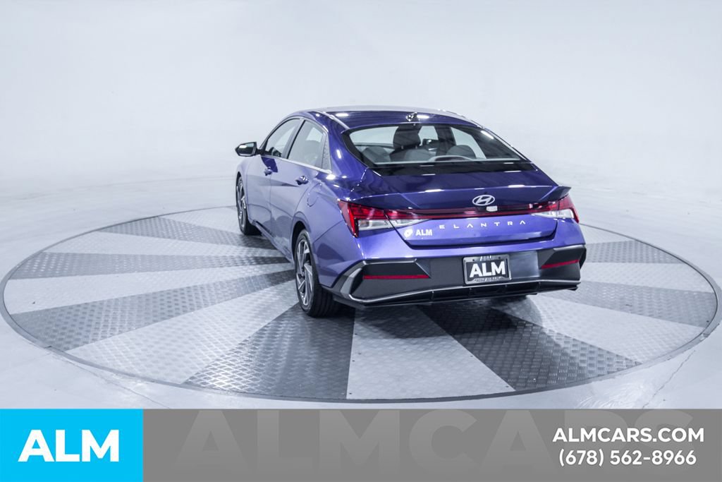 Used 2025 Hyundai Elantra SEL FWD image 8