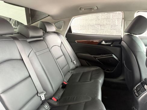 Used 2019 Kia Cadenza Premium image 16